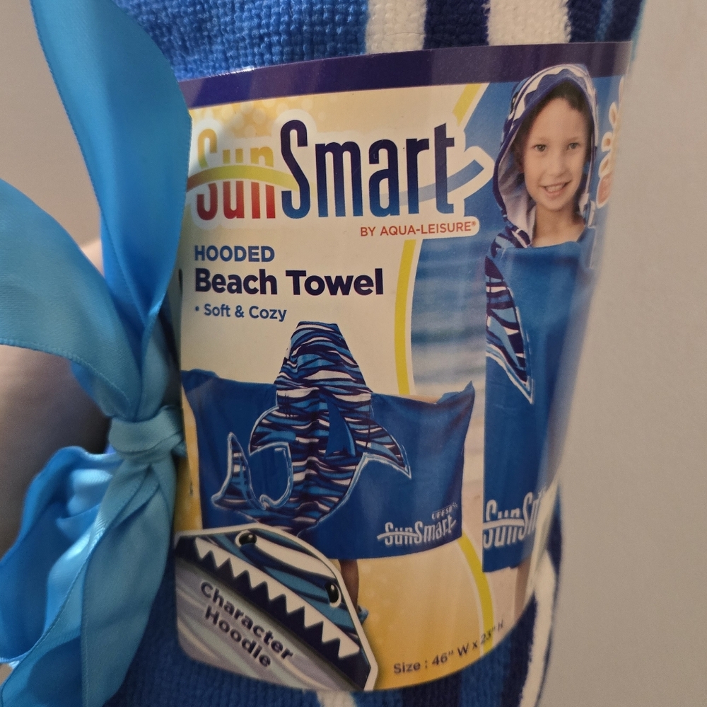 Sun Smart UPF 50 Kids Hooded Shark Beach Towel NIP 46in W X 23in H